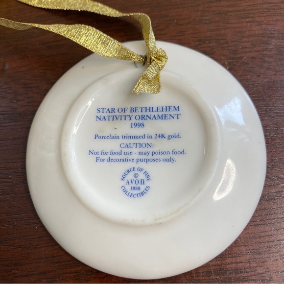 AVON - Star Of Bethlehem Nativity PORCELAIN Ornament - 24K Gold Trim COLLECTIBLE - Picture 2 of 3